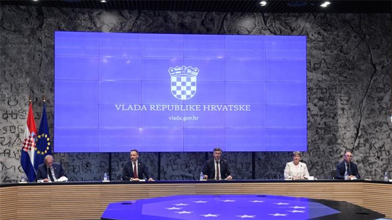 Potpisan kolektivni ugovor za javne i državne službe, osnovica raste za četiri posto